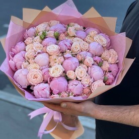 Кустовая Роза с пионами