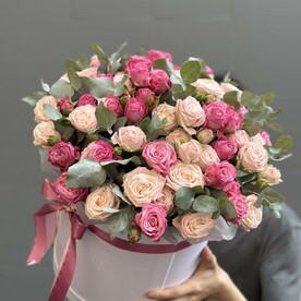 Кустовая Пионовидная Роза в коробке