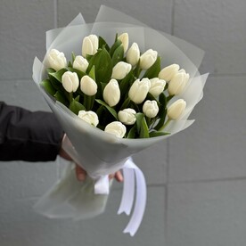 Букет из белых тюльпанов
