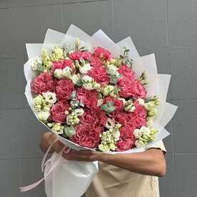 Эквадорская Роза с эустомой и эвкалиптом