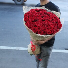 51 Красная роза, Ред Наоми