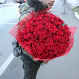 51 Красная роза, Ред Наоми