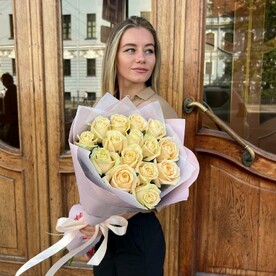 15 Персиковых Роз Премиум 60см.