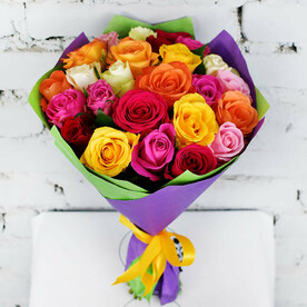 Букет 25 роз микс 40 см. Кения в упаковке