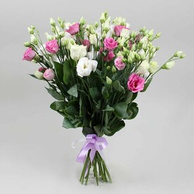 Букет 15 эустомы бело - розовый микс