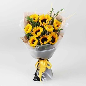 Букет 9 подсолнухов с эвкалиптом