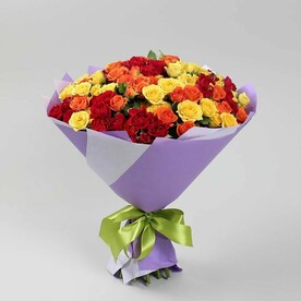 Букет 25 кустовых роз микс 50 см.