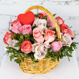 Композиция 29 роз микс в корзине