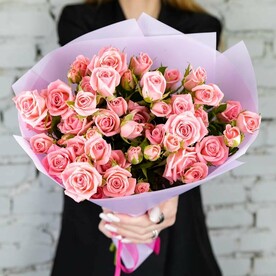 Букет 9 кустовых розовых роз