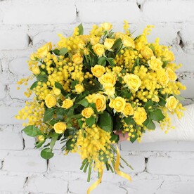 Букет Мимоза с желтой кустовой розой