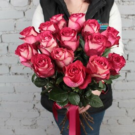 Букет 15 роз Игуазу Эквадор