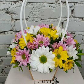 Композиция Кустовая хризантема микс в декоративном пакете