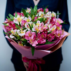 15 альстромерий