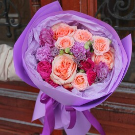 Букет круглый "Цветочный шик" с пионовидными розами. Букет на День рождения
