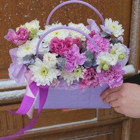 Сиреневая цветочная композиция на День рождения