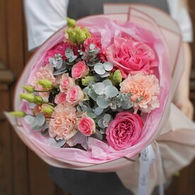 Букет круглый "Микс ягод" с пионовидными розами на День рождения или юбилей