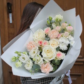 Белый букет "АВРОРА" с белыми розами