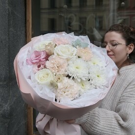 Букет "Тендер" с пион овидными розами и кружевными динтусами