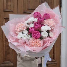 Букет "Ванильный зефир" М с пионовидной розой и сантини