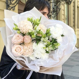 Букет «В саду Джульетты» с пион одвидной розой и альстромерией