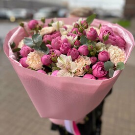Большой букет с пионовидной кустовой розой