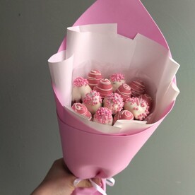 Акция!На букет из клубники в шоколаде в розовом цвете для любимой