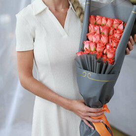 Букет коралловых роз "Каскад"