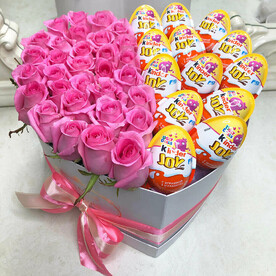 Розовые розы с киндерами