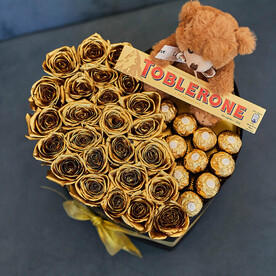 Золотые розы с мишкой