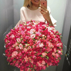 Букет из кустовых роз "Розовый бум"