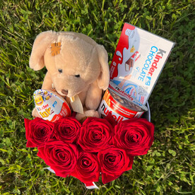 Сладкий комплимент с красными розами