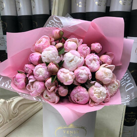 Букет нежно-розовых пионов