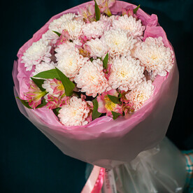 Авторский букет из хризантем и альстромерий