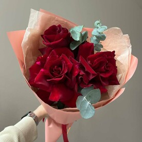 Букет из 3 французских роз пантера с эвкалиптом 🌹