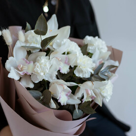 Орхидея и гвоздика