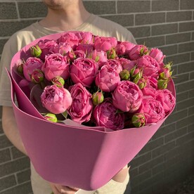 Моно букет из кустовой розы