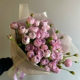 Букет из 15и пионовидных лавандовых кустовых роз