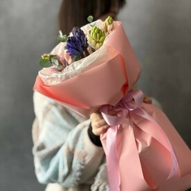 Букет из 5и гиацинтов и эвкалипта