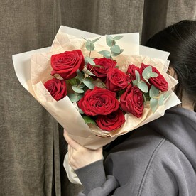 Красная роза и Эвкалипт