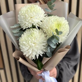 Букет из 3 хризантем магнум