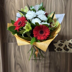 Букет из орхидей и Гербер