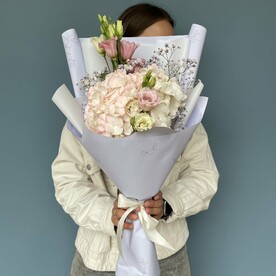 Гортензия с эустомой