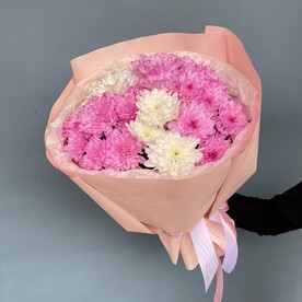 Букет розовых хризантем