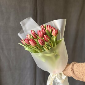 Букет из 15 красных тюльпан