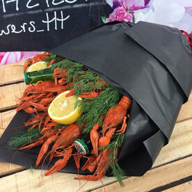 Букет раков с лимоном и укропом