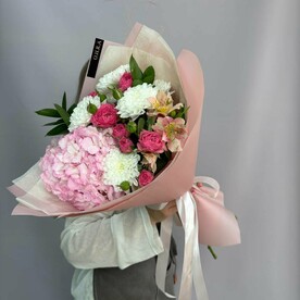 Букет с гортензией