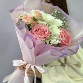 Цветы: Нежный букет с розой, кустовой хризантемой и кустовой розой