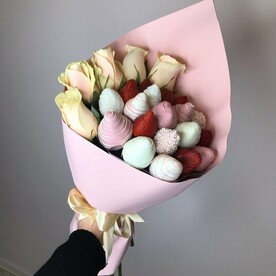 Барокко М микс, розы и клубника в шоколаде