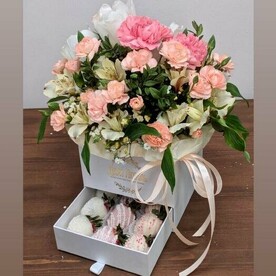 Квадратная шкатулка S, клубника и микс цветов