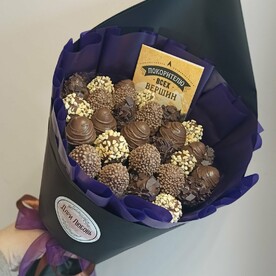 Съедобный букет из клубники для мужчины. Комплимент